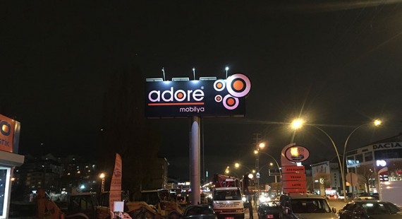 GÜNEŞ ENERJİLİ REKLAM PANOSU LED AYDINLATMA – ADORE